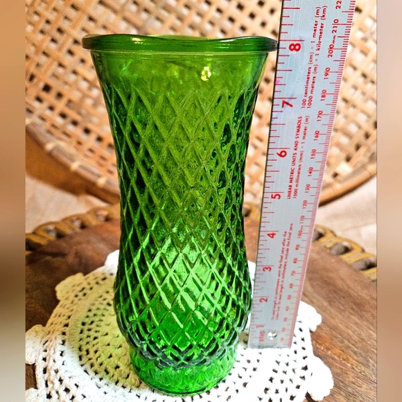 VTG CFG Diamond Pattern Emerald Green Glass Vase - Picture 11 of 13